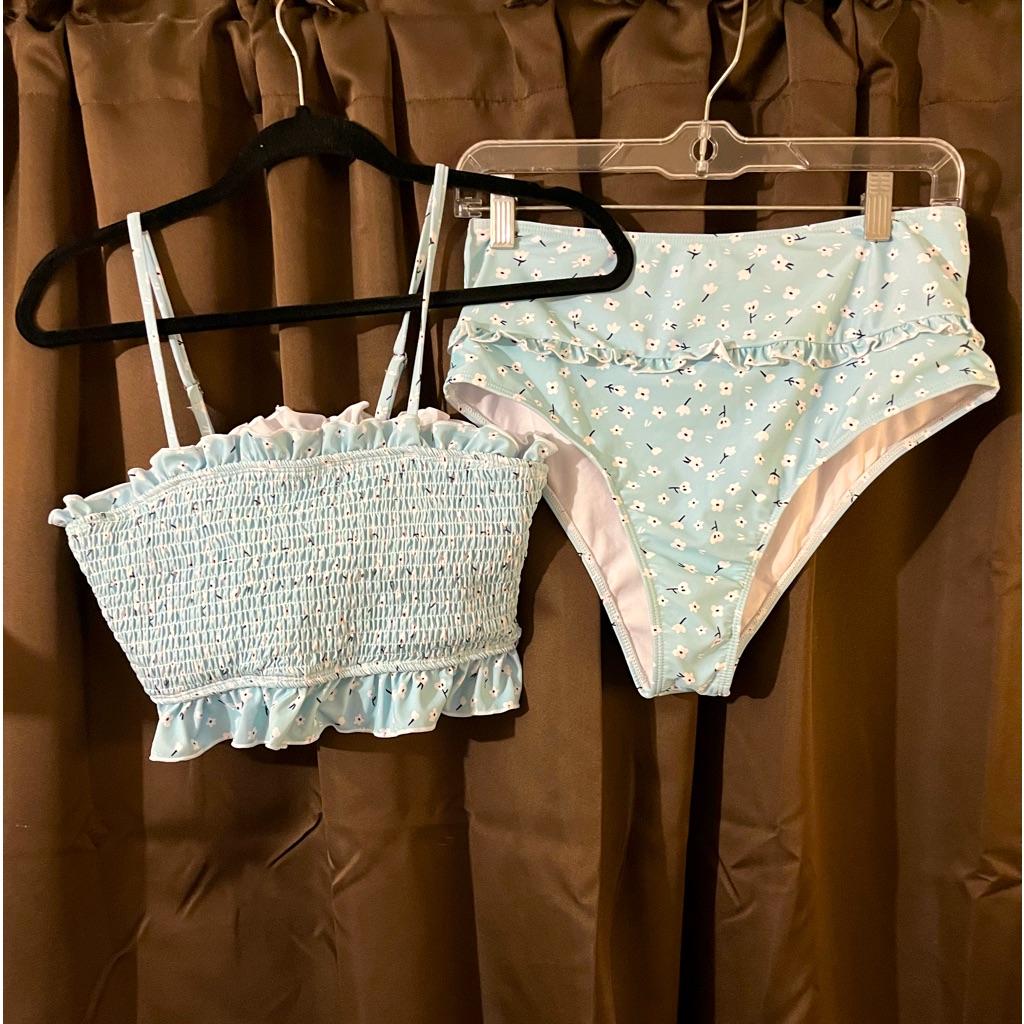 Ladies Source Unknown Bikini, Size Large, Beautiful Sky Blue With White Flowers